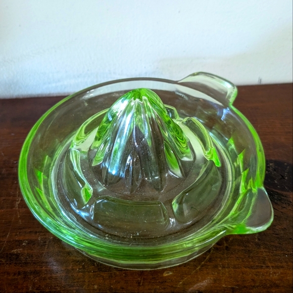 Uranium Glass Depression Glass Green Citrus Reamer Juicer 6" UV Glows Vintage - Picture 1 of 8